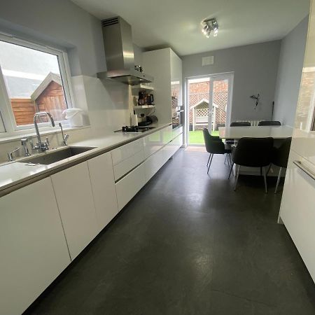 Private Rooms In Excellent Family House ,Zone 2 London Eksteriør billede