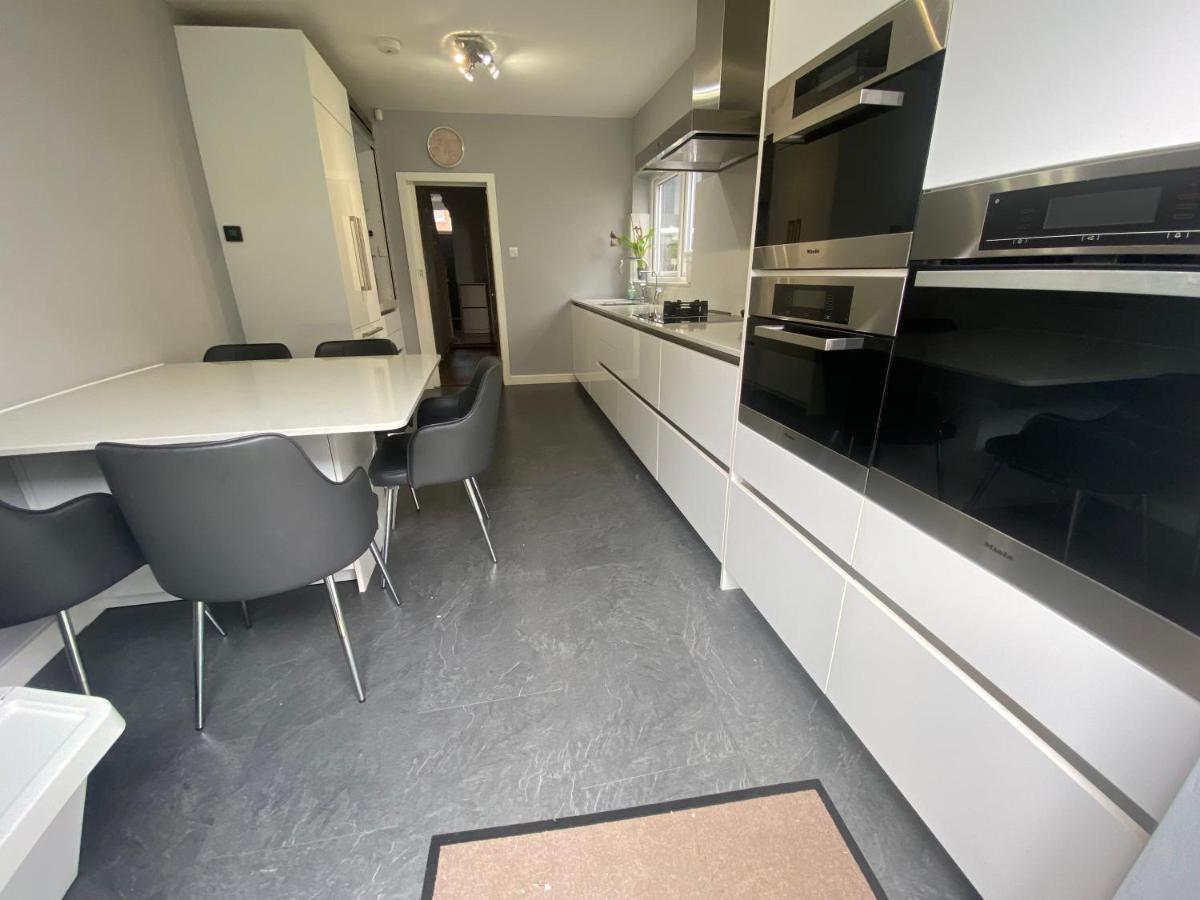 Private Rooms In Excellent Family House ,Zone 2 London Eksteriør billede