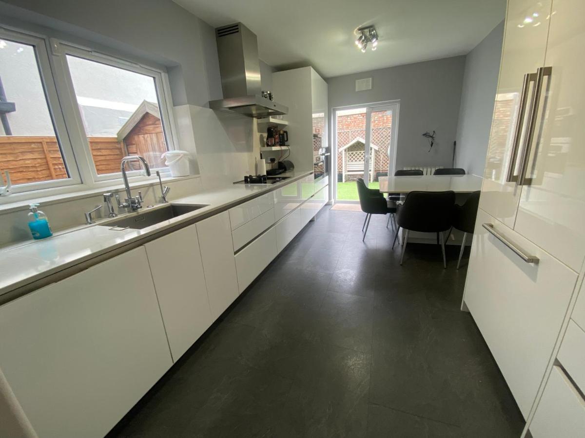 Private Rooms In Excellent Family House ,Zone 2 London Eksteriør billede