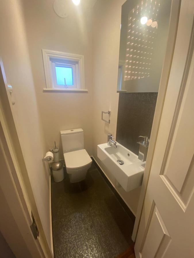 Private Rooms In Excellent Family House ,Zone 2 London Eksteriør billede